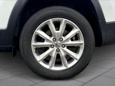 Used 2017 Jeep Cherokee Limited image 10