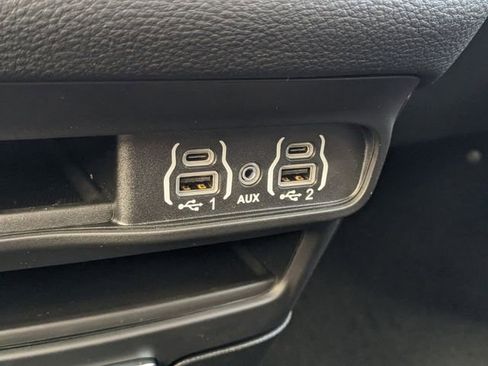 New 2025 Chrysler Pacifica Select image 22