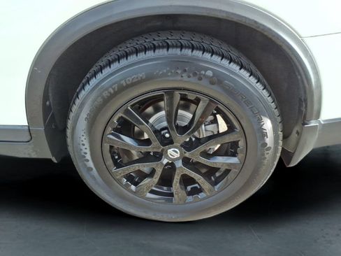 Used 2018 Nissan Rogue SV image 10