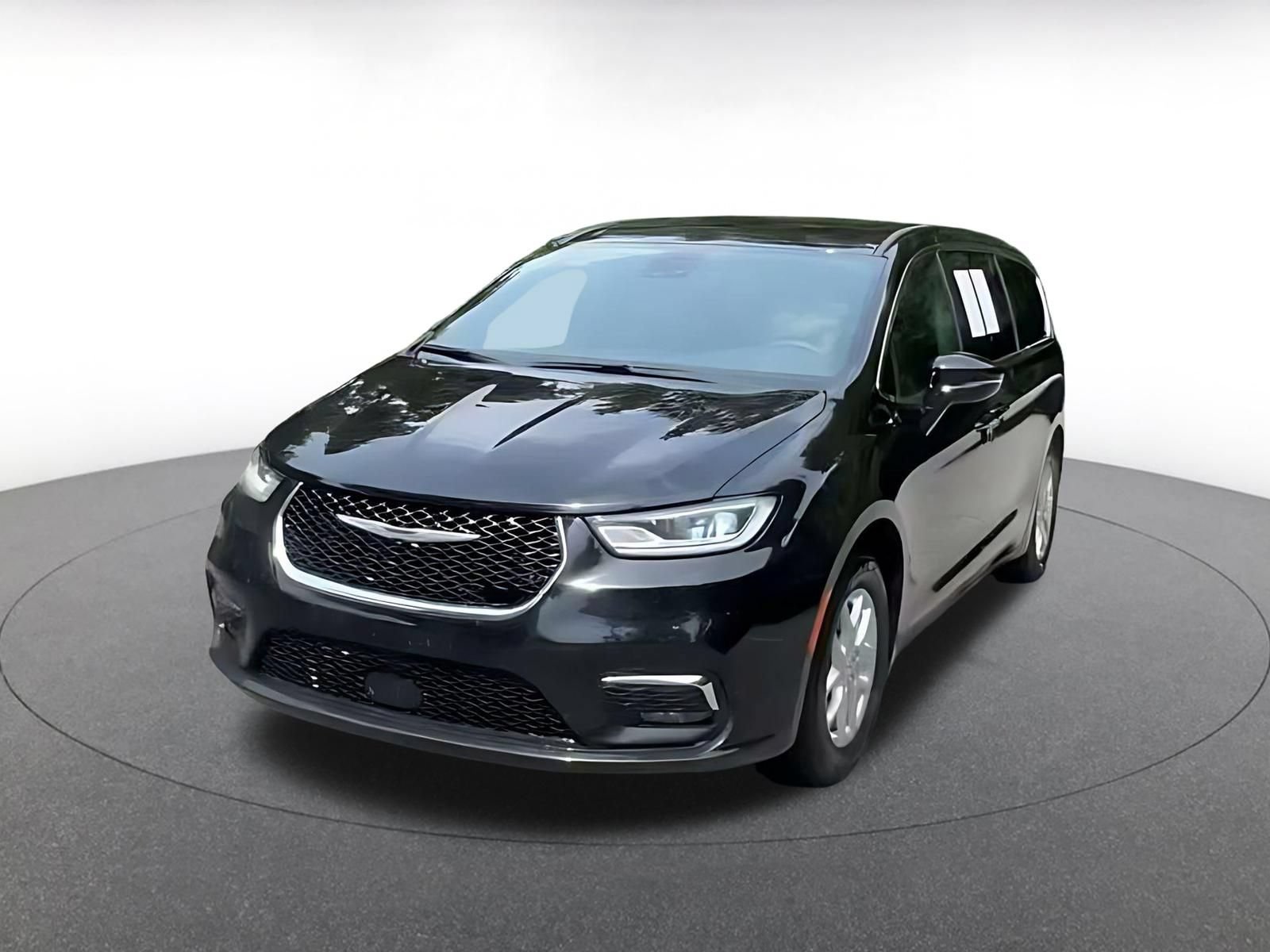 Used 2025 Chrysler Pacifica Select FWD image 6