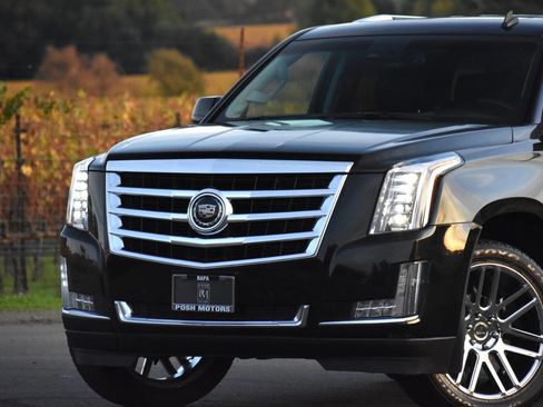 Used 2015 Cadillac Escalade Premium image 8