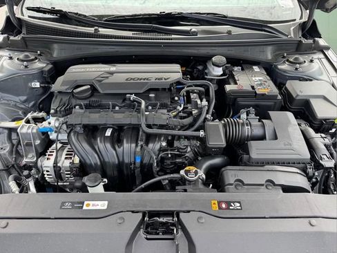 New 2025 Hyundai Elantra Limited FWD image 19