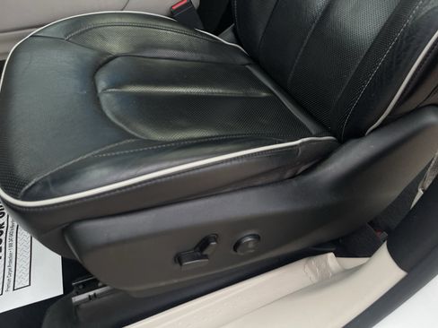 Used 2023 Chrysler Pacifica Limited image 20