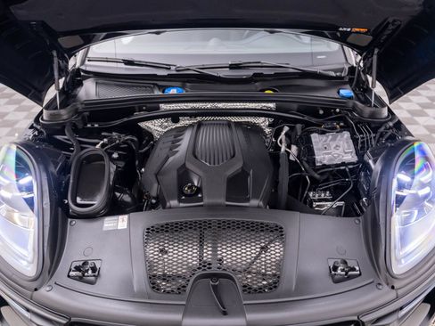Certified 2026 Porsche Macan AWD/4WD image 29