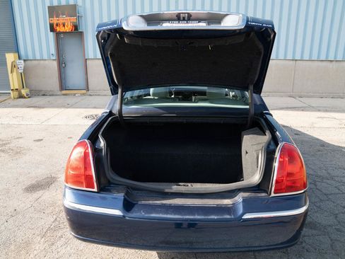 Used 2007 Lincoln Town Car Signature RWD image 16