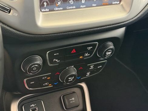 Used 2021 Jeep Compass Latitude w/ Driver Assistance Group FWD image 18