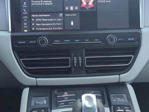 Used 2020 Porsche Macan Turbo image 16