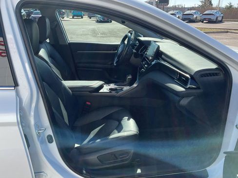 Used 2022 Toyota Camry XLE w/ Cold Weather Package FWD image 12