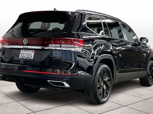 Used 2025 Volkswagen Atlas SE w/ Black Wheel Package image 15