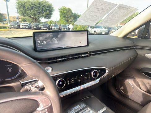 Used 2025 Genesis GV70 2.5T AWD/4WD image 10