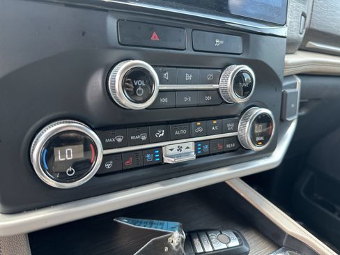 Used 2023 Ford Expedition Limited RWD image 16