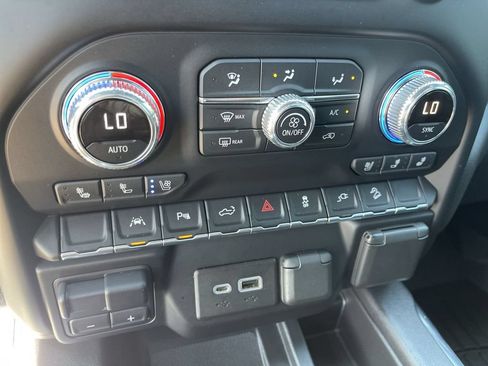 Used 2022 GMC Sierra 1500 AT4 w/ AT4 Premium Package AWD/4WD image 18