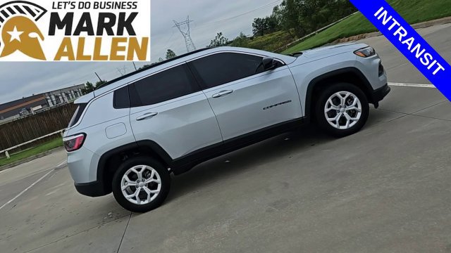 Used 2024 Jeep Compass Latitude AWD/4WD image 9