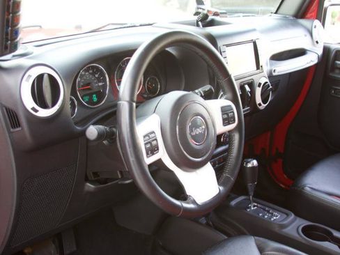 Used 2015 Jeep Wrangler Unlimited Sahara AWD/4WD image 23