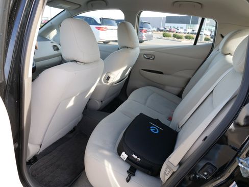 Used 2013 Nissan Leaf SV w/ Premium Pkg image 15