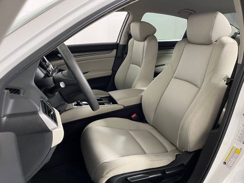 Certified 2019 Honda Accord LX image 4