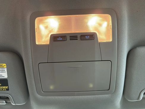 Used 2019 Toyota Highlander LE AWD/4WD image 28