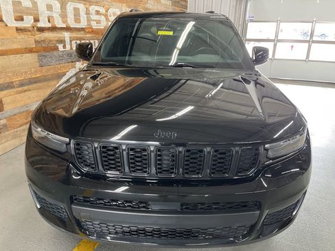 Used 2022 Jeep Grand Cherokee L Laredo image 8