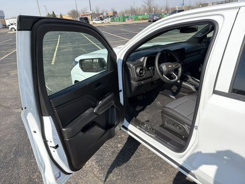 New 2026 Chevrolet Colorado W/T image 9