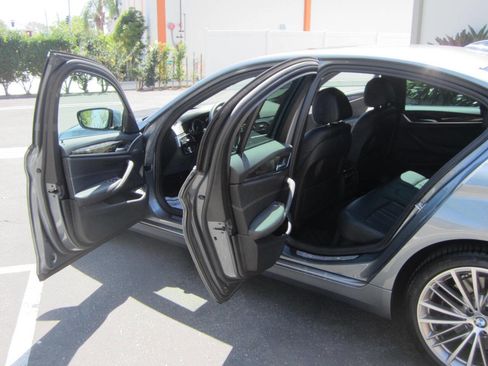 Used 2018 BMW 540i w/ Premium Package image 23