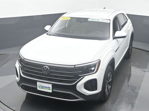 Used 2024 Volkswagen Atlas Cross Sport SE image 25