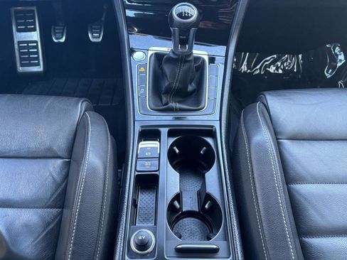 Used 2016 Volkswagen Golf R 4-Door image 40