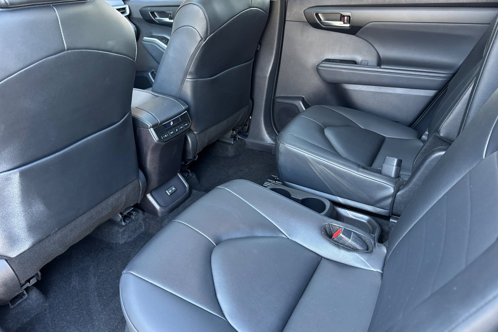 Used 2026 Toyota Highlander XLE AWD/4WD image 27