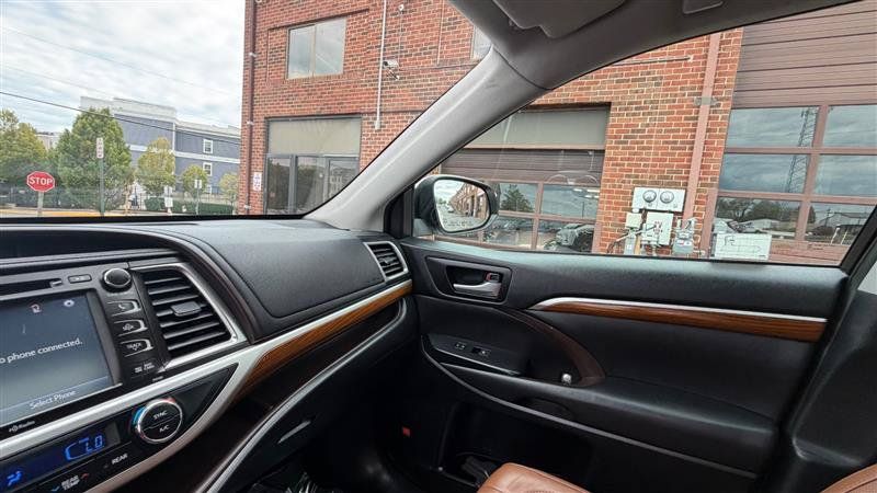 Used 2019 Toyota Highlander Limited AWD/4WD image 38
