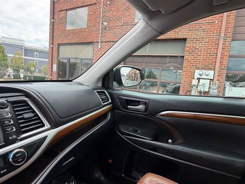 Used 2019 Toyota Highlander Limited AWD/4WD image 38