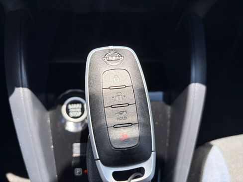 Used 2025 Nissan Versa SV FWD image 21