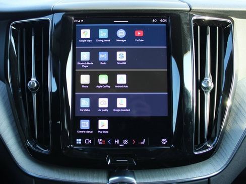 Used 2025 Volvo XC60 B5 Plus image 22