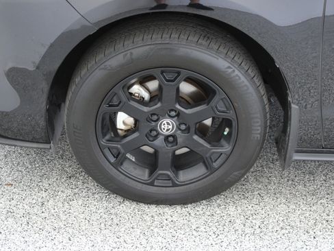Certified 2025 Toyota Sienna XLE Woodland Edition AWD/4WD image 11