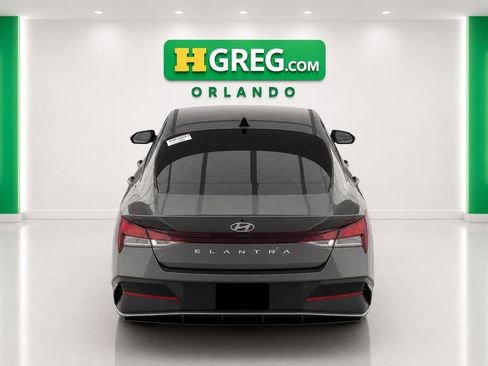 Used 2025 Hyundai Elantra SE FWD image 8