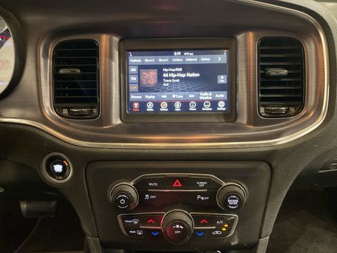 Used 2018 Dodge Charger SXT w/ Blacktop Package image 13