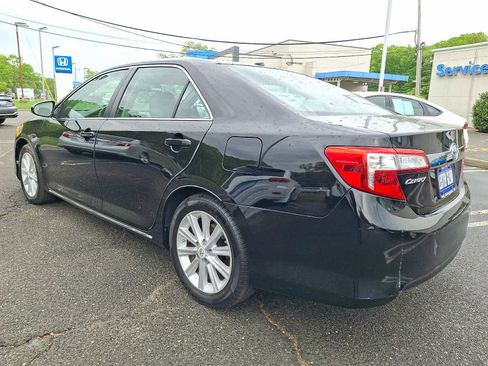 Used 2012 Toyota Camry XLE w/ Leather Pkg FWD image 4