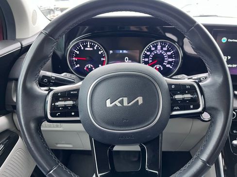 Used 2022 Kia Carnival EX FWD image 13