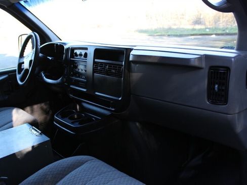 Used 2007 Chevrolet Express 1500 AWD image 17