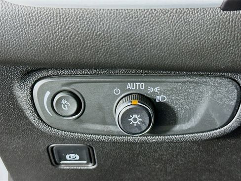 Used 2018 GMC Terrain SLE w/ Driver Convenience Package image 16