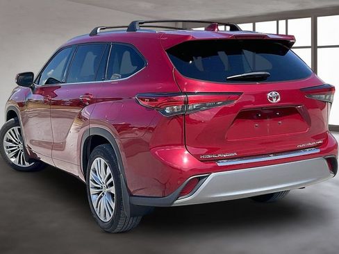 Used 2022 Toyota Highlander Platinum AWD/4WD image 4