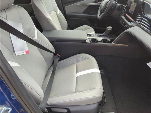 Used 2026 Toyota Camry SE FWD image 9