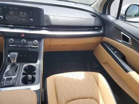 Used 2023 Kia Carnival LX FWD image 17