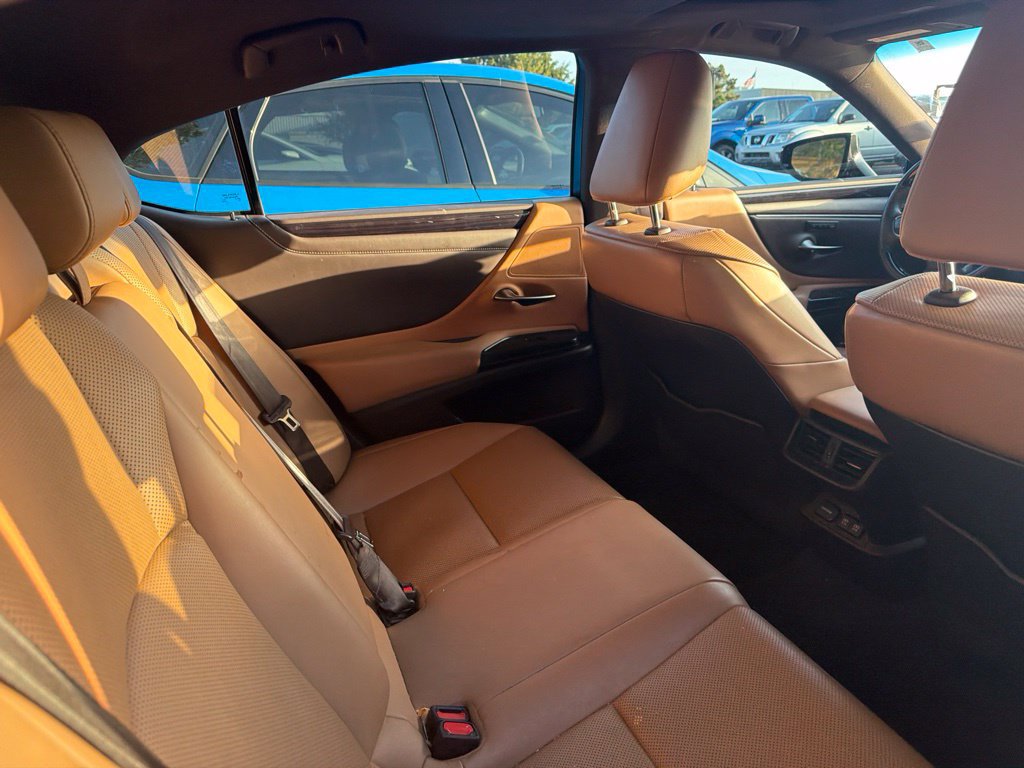 Used 2019 Lexus ES 350 w/ Premium Package FWD image 4