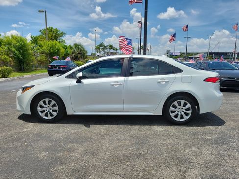 Used 2025 Toyota Corolla LE w/ Convenience Package FWD image 7