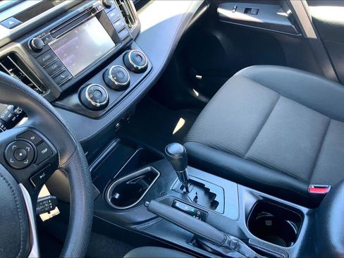 Used 2018 Toyota RAV4 LE FWD image 16