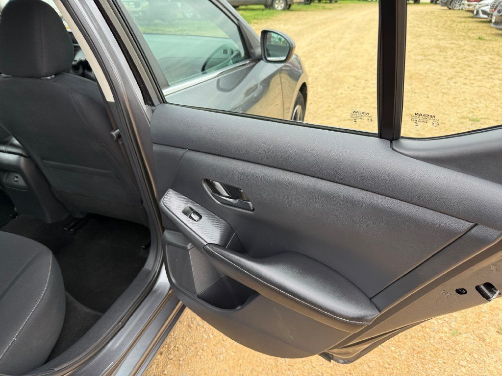 Used 2025 Nissan Sentra SV FWD image 37