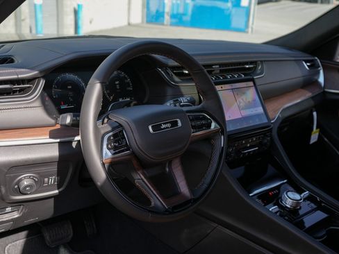 Used 2025 Jeep Grand Cherokee L Summit w/ Advanced Protech Group IV AWD/4WD image 22