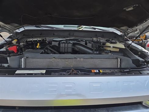 Used 2016 Ford F250 Platinum w/ FX4 Off-Road Package AWD/4WD image 11