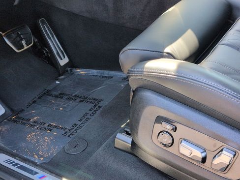 Used 2025 BMW X7 M60i AWD/4WD image 17