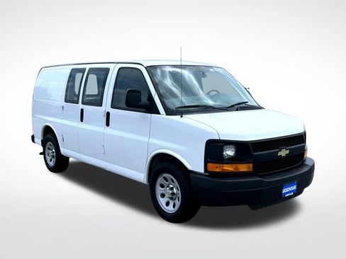 Used 2014 Chevrolet Express 1500 RWD image 4