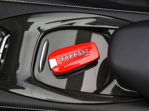 Used 2019 Ferrari Portofino image 21